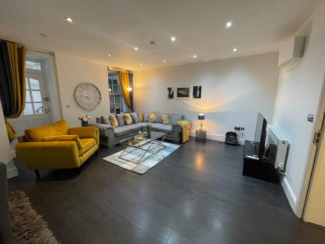 Modern 3bed 3bathroom flat Located in Marylebone gallery image 3
