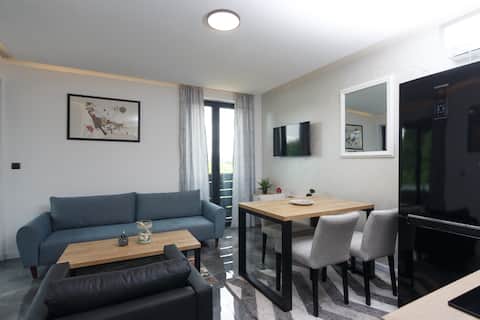 Deluxe Feliciano Apartments - Happiness