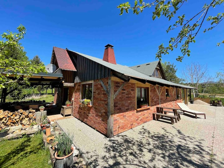 Malerisches Haus am See Häuschen zur Miete in Brezova, Celje, Slowenien Airbnb