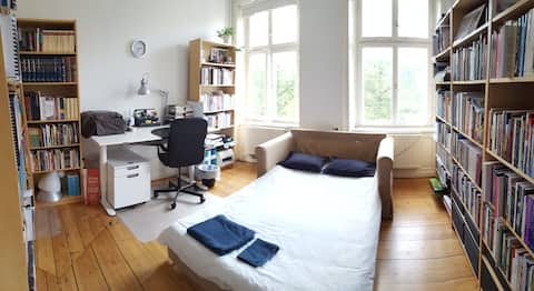 Studio 2 min walk to T-Centralen