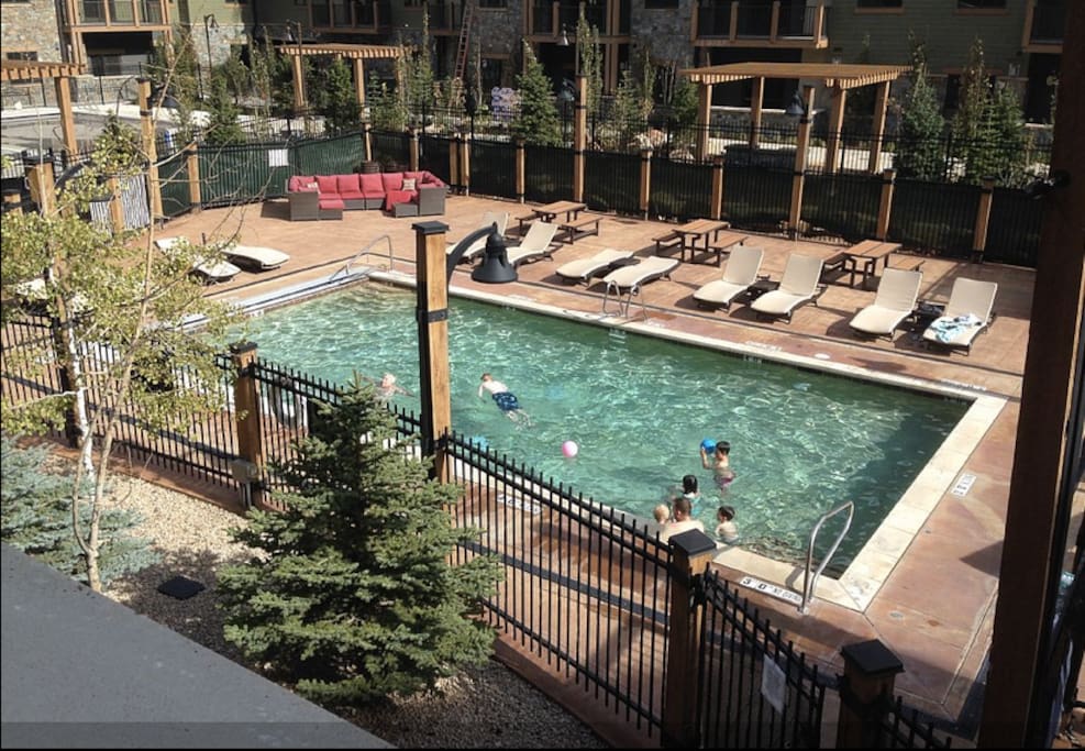 Pool and hottub on site