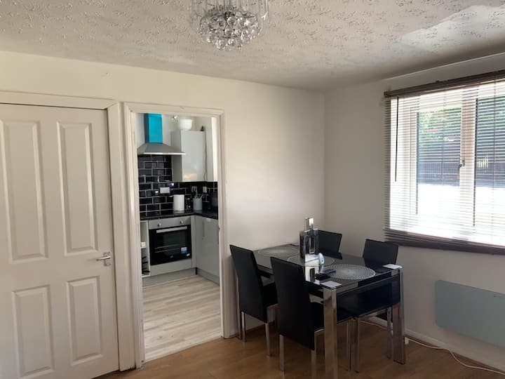 Stunning 1bedroom Flat In Dagenham, Great Location - Romford