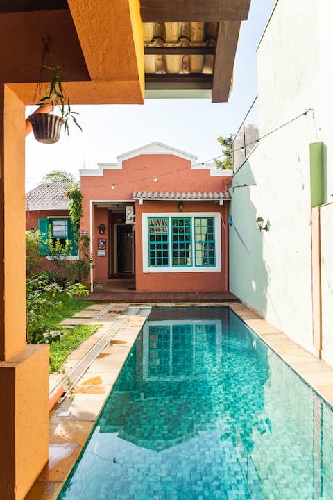 Large and illuminated house next to the subway sumaré-