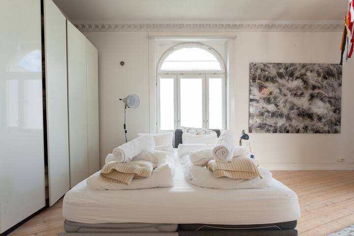 Beautiful 135 sqm. Fin de siècle apartment gallery image 4