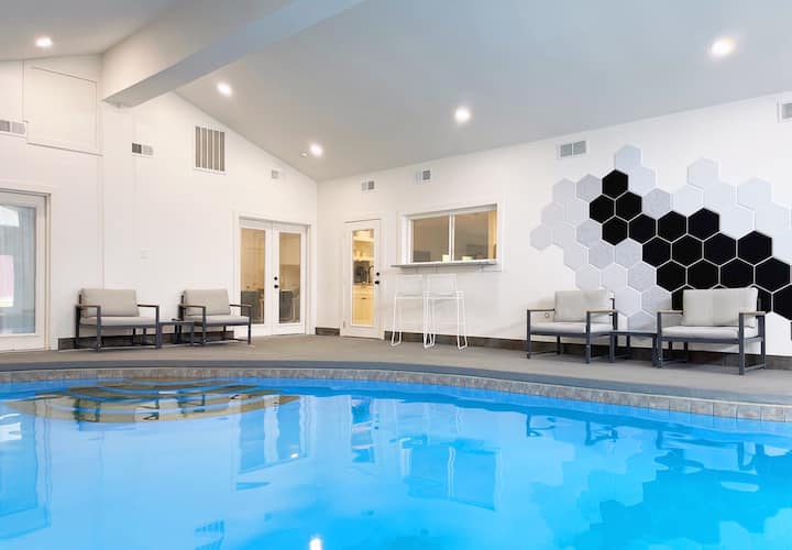 Exquisite Dallas Indoor Heated Pool ( no party) Houses for Rent in