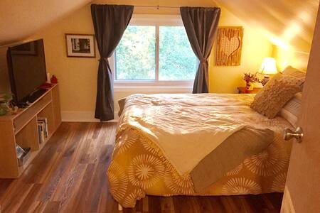 The Lucky Homestead ~ 1-2 Guests Women Only