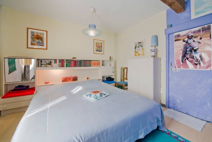 Dormitorio 1: con INODORO contiguo y BAÑO con ducha.