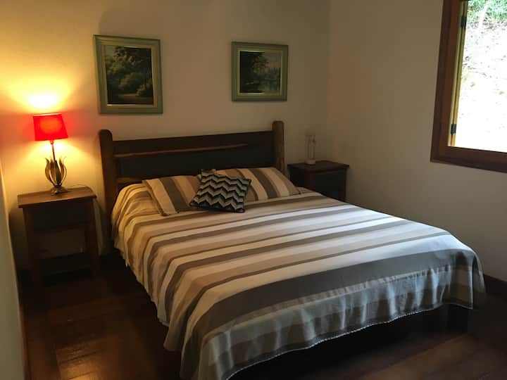 ห้องคาซาล (ห้องสวีท 2)
 - เตียงคิงไซส์