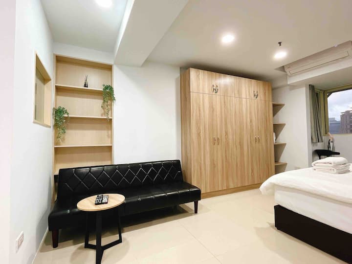 MRT Zhongxiao Fuxing Department Store Sunroom Apartments for Rent in