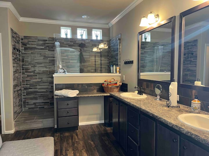 Poppy suite walk in shower and vanity areas