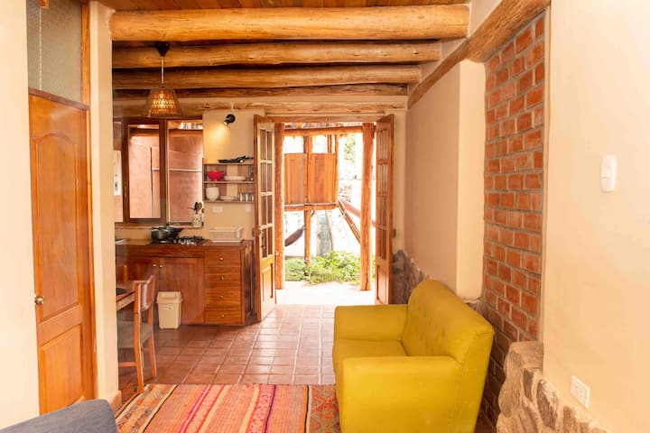 Lovely cabin with Vistas and Family Garden