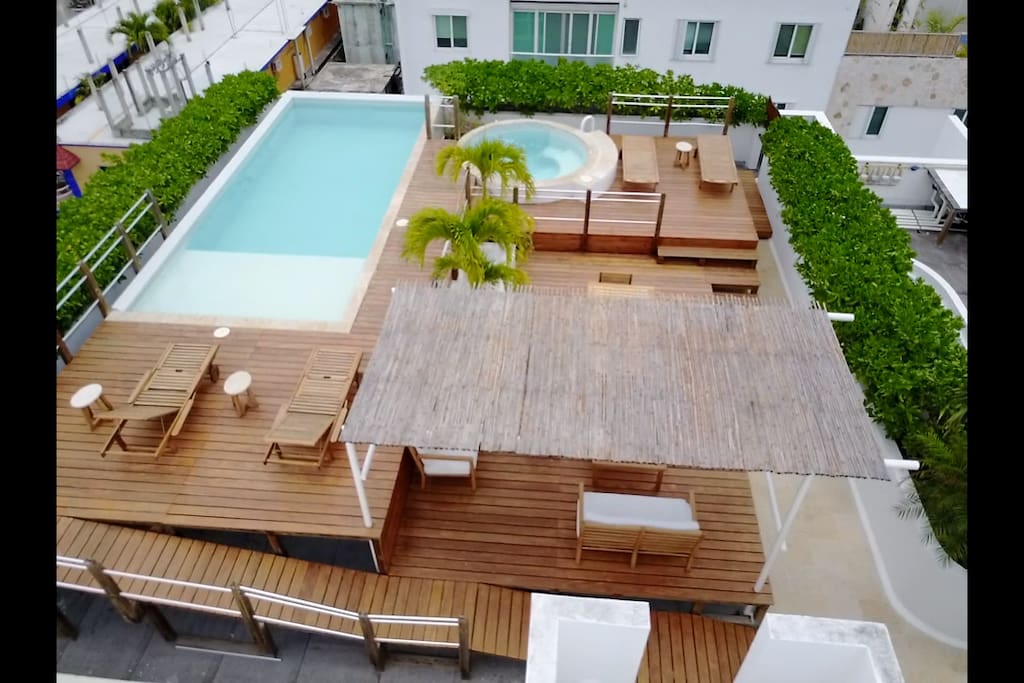 Property in Playa is expensive. Some condos are packed in between buildings and the pools will only get some part of the day. So its important to have a rooftop pool so you can enjoy the sun any time of the day.