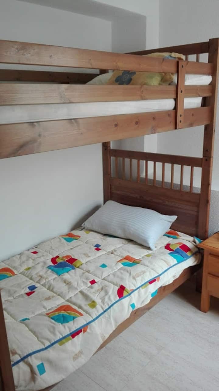 Malá spálňa s poschodovou posteľou 