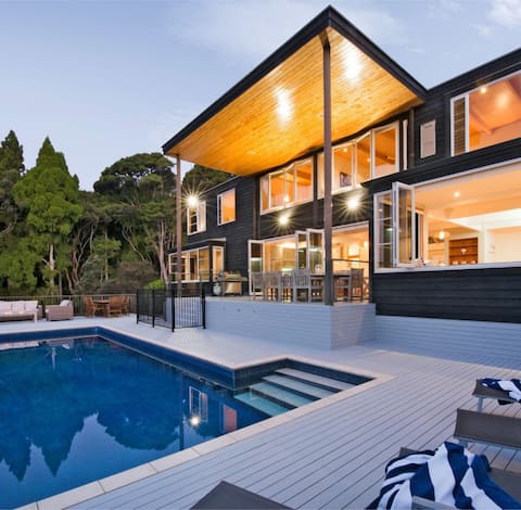 Private Luxury in Paihia - with Heated Pool!