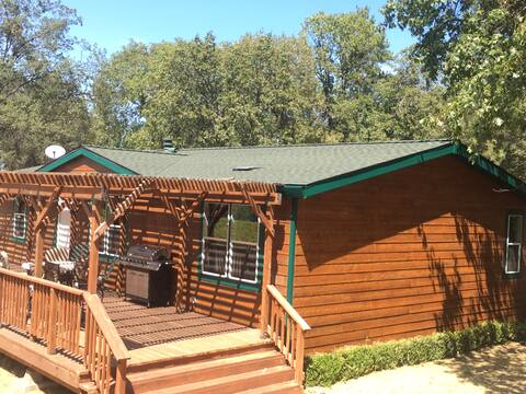 Vineyard View Cottage - Located on Winery Estate!