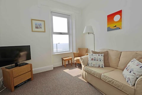 Popular Airbnb listing: Eider Suite - Heulfre Holiday Flats in Criccieth
