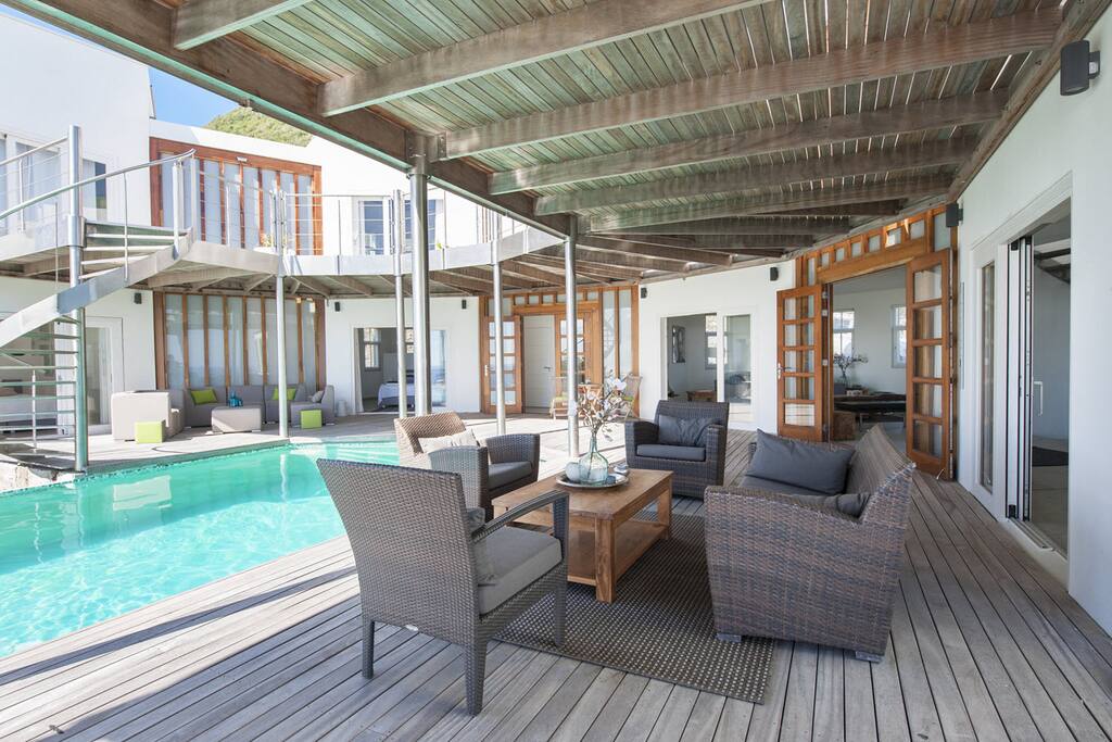 Lounge deck