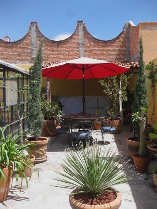 Breakfast on the terrace/ Desayaño en la terraza