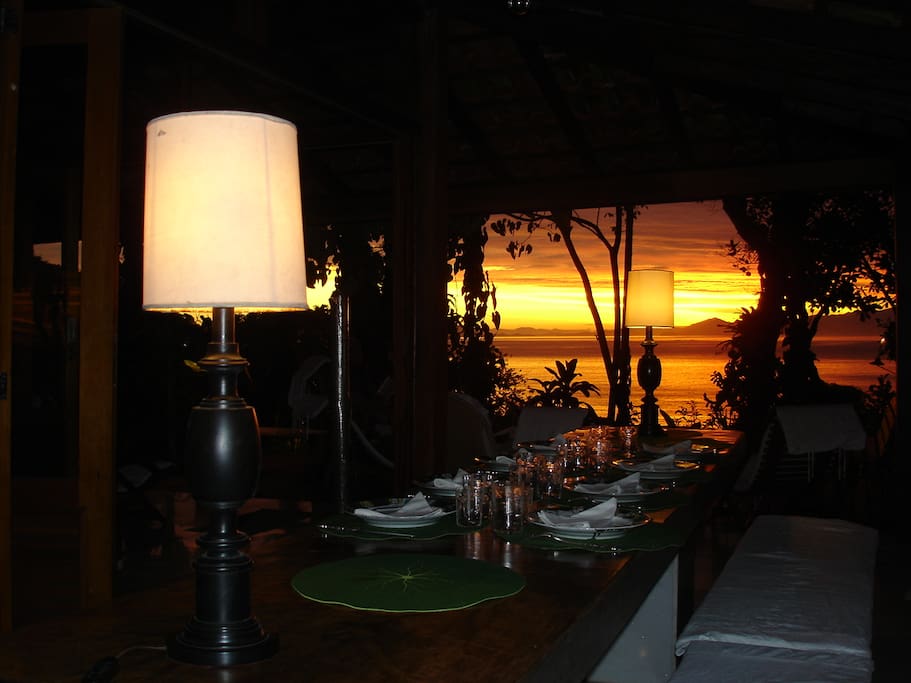 Diner au coucher de soleil