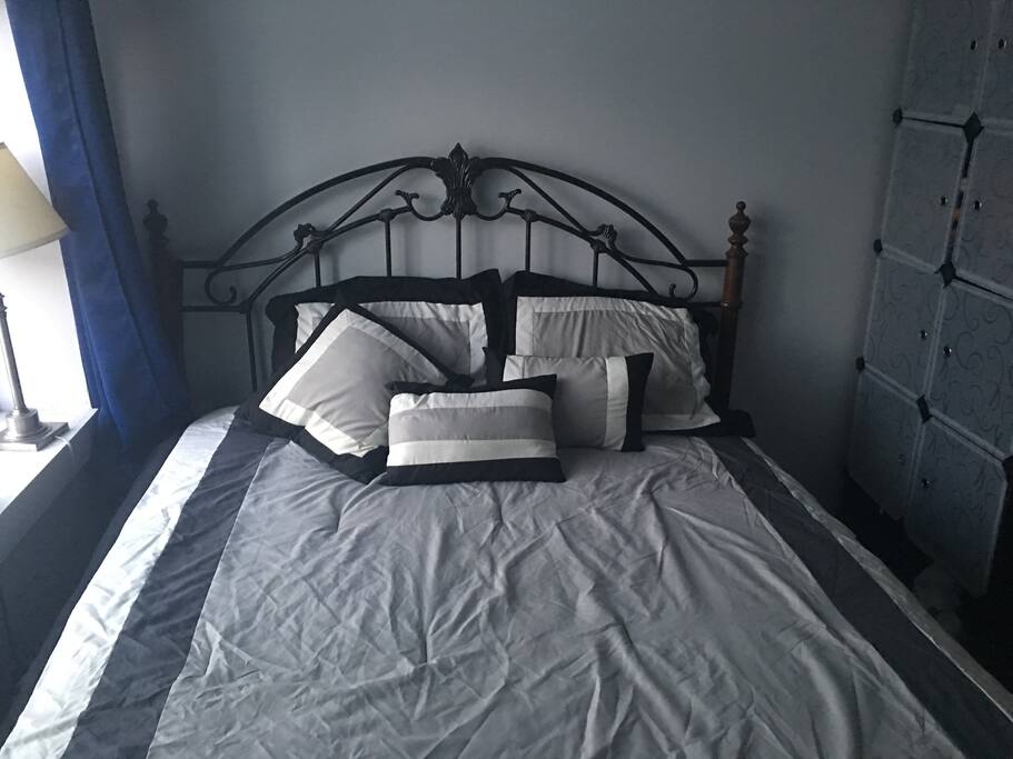 Comfy bed, perfect for solo travelers or couples