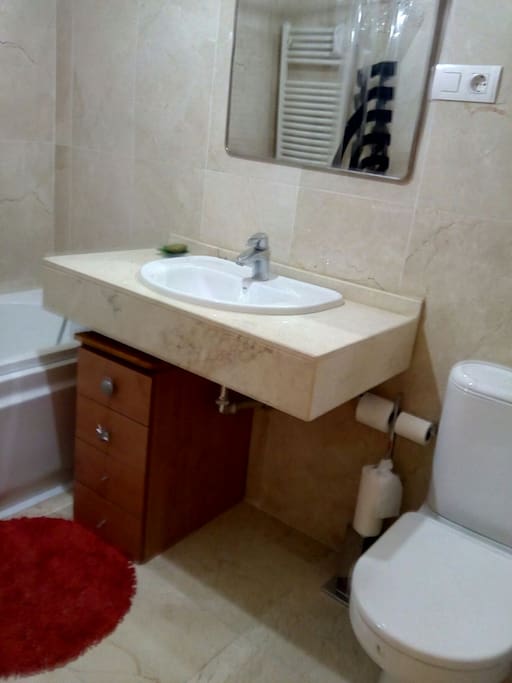 Baño privado en la misma habitacion