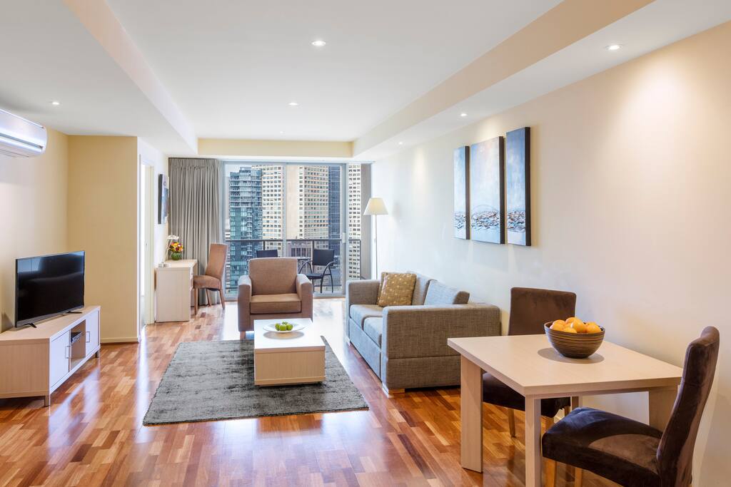 Living / Dining Area
