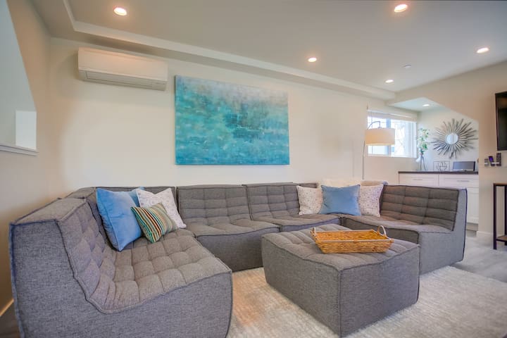 Rooftop with water view – Steps to Beach / Bay!