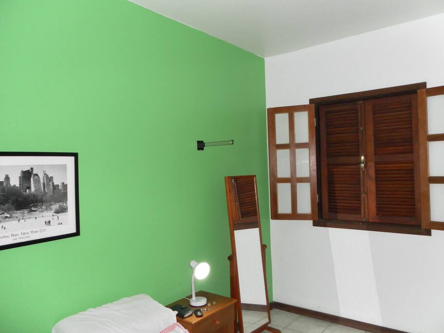 QUARTO DA FRENTE COM VARANDA