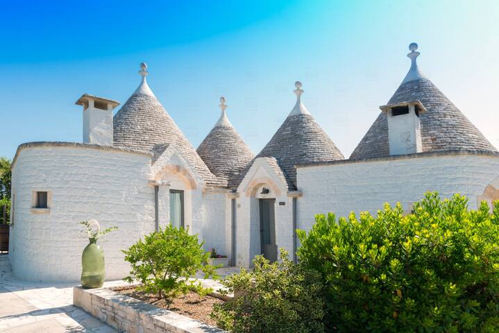 HelloApulia Trulli Albapetra with private pool gallery image 2