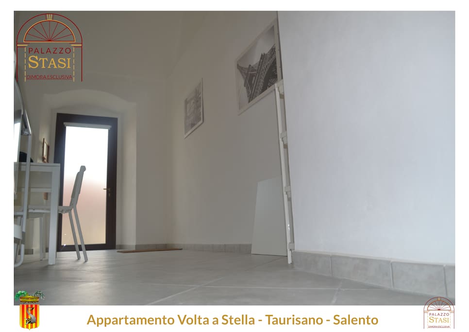 (IT) Sala da pranzo con cucina - (EN) Dining room with kitchen - (FR) Salle à manger avec cuisine - (ES) Comedor con cocina - (PT) Sala de jantar com cozinha