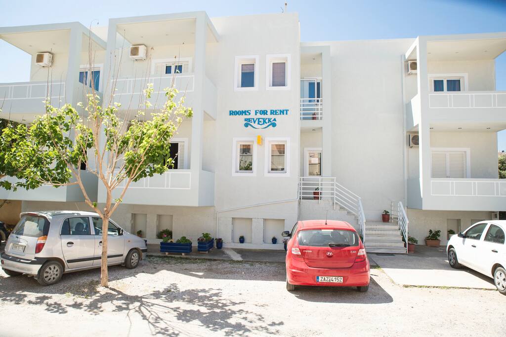 Exterior overview - Revekka Rooms B&B
