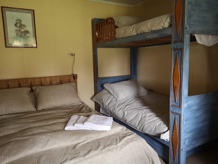 1 veľká posteľ a 1 1 spálňa 