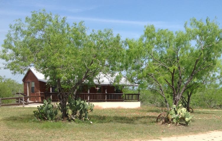Little Cabin On Rose Hill 30 Min From San Antonio Guesthouses