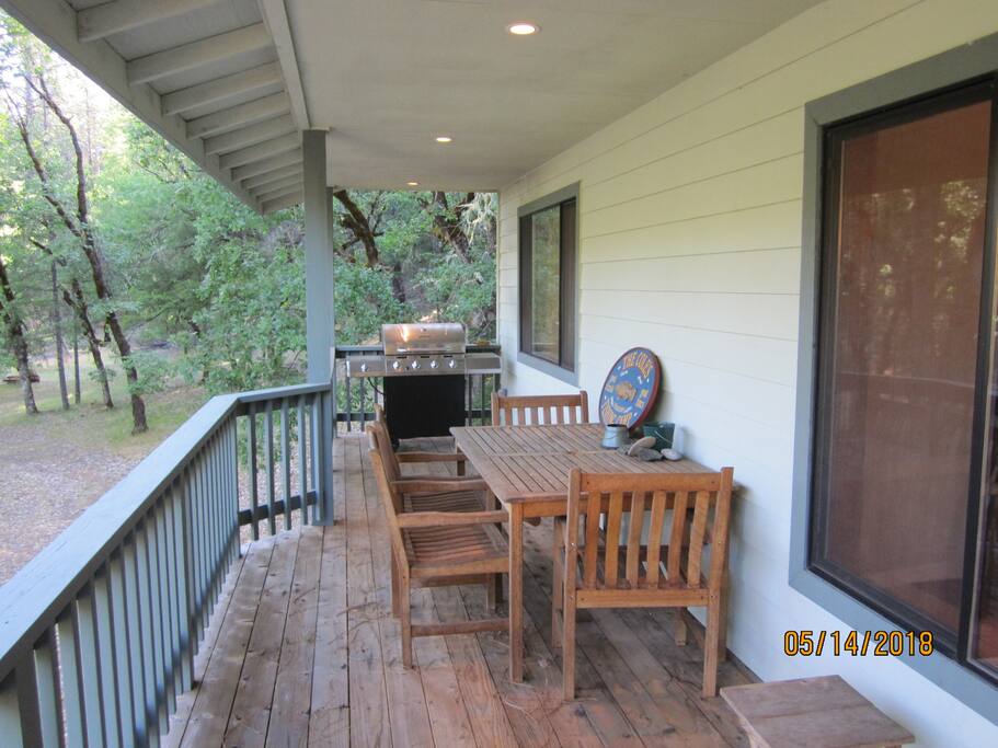 Entertaining area front deck with propane grill and furniture
