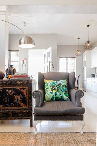 Colourful Home with Rooftop and heated Plunge Pool gallery image 3