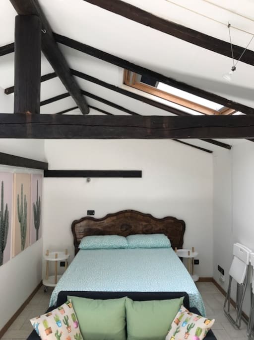 Cozy wood-beam roof