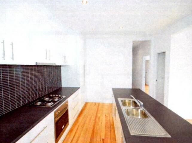 The Green Oasis – 5 bedrooms, 3 Queen/6 Singles gallery image 3