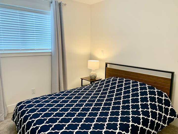 ห้องนอนเตียงควีนไซส์ชั้นบน #2 