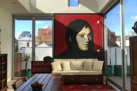 Stunning Fitzroy +private bathroom 'Little George'