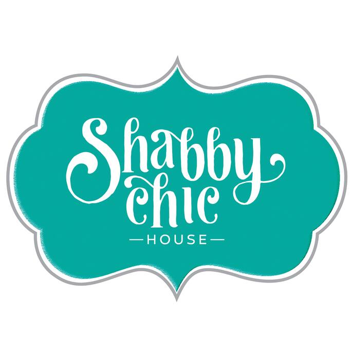 Raffinata e calda al tempo stesso, chic e romantica, ispirata al passato e influenzata dallo shabby e chic più delicato: tutto questo è la SHABBY CHIC HOUSE LECCE...Good holidays!