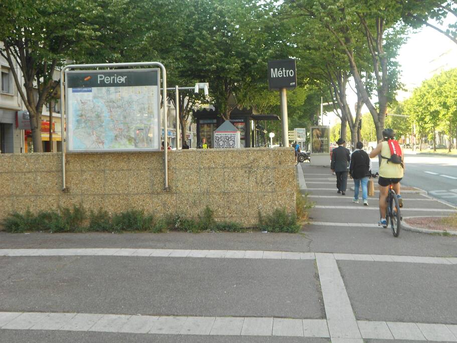Station Périer à 5min à pied du studio