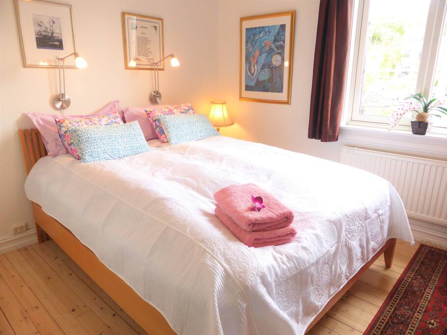 King size bed with quiet area