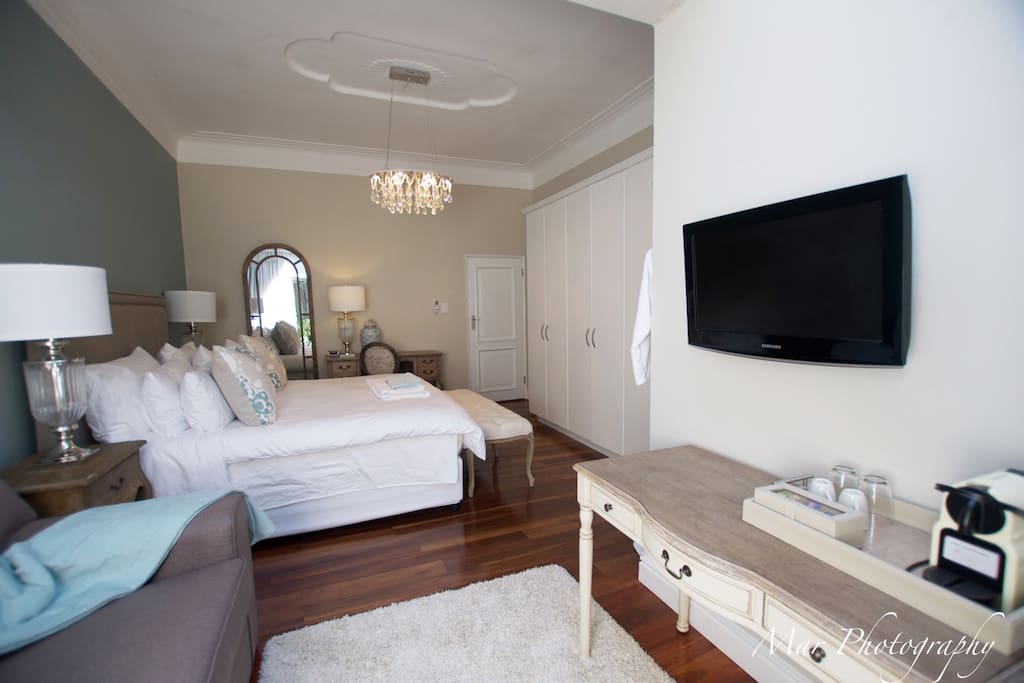 DSTV - sleeper couch