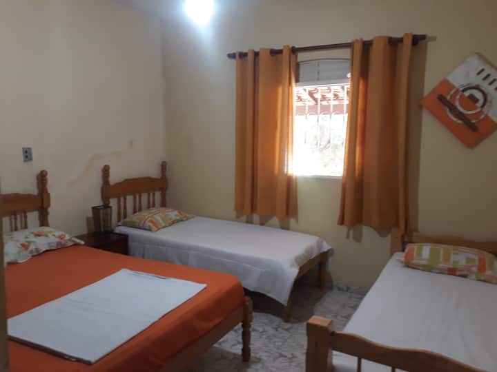 05 מעונות עם מקום ל -18 אורחים לכל היותר, בנוחות במיטות.