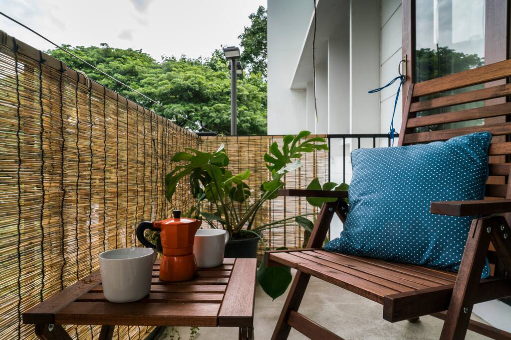 Enjoy your breakfast on the balcony