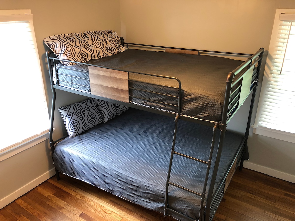 ممتلئ فوق الملكة