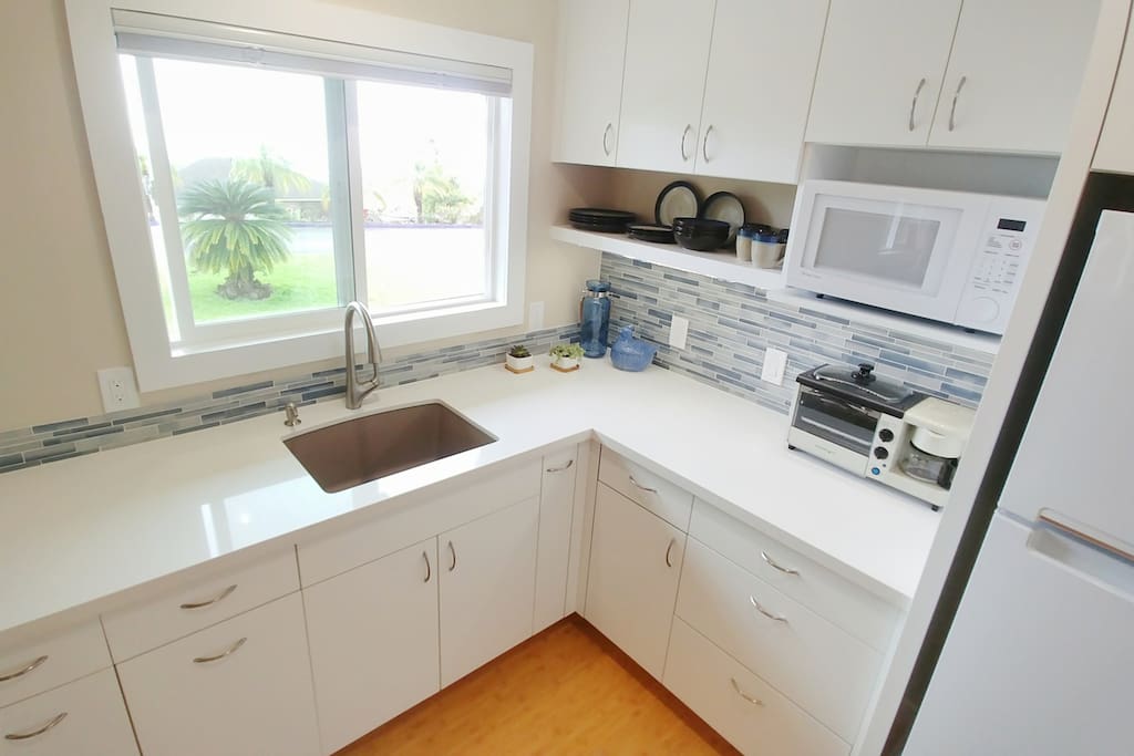 Clean & Cheerful Kitchen