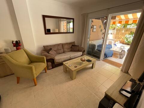 Top Airbnb: Perfect location, LARGE terrace, Shared pool en Guía De Isora