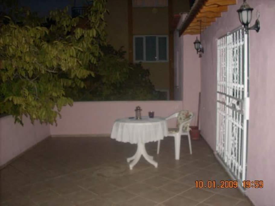 TERRACE - NIGHT/SUMMER