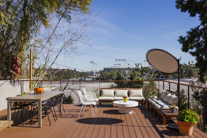 Hilltop Oasis, Walk to the Dodger Stadium!